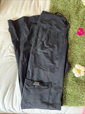 QBK Scrub Leggings Pocketed Flair Leggings Pants
